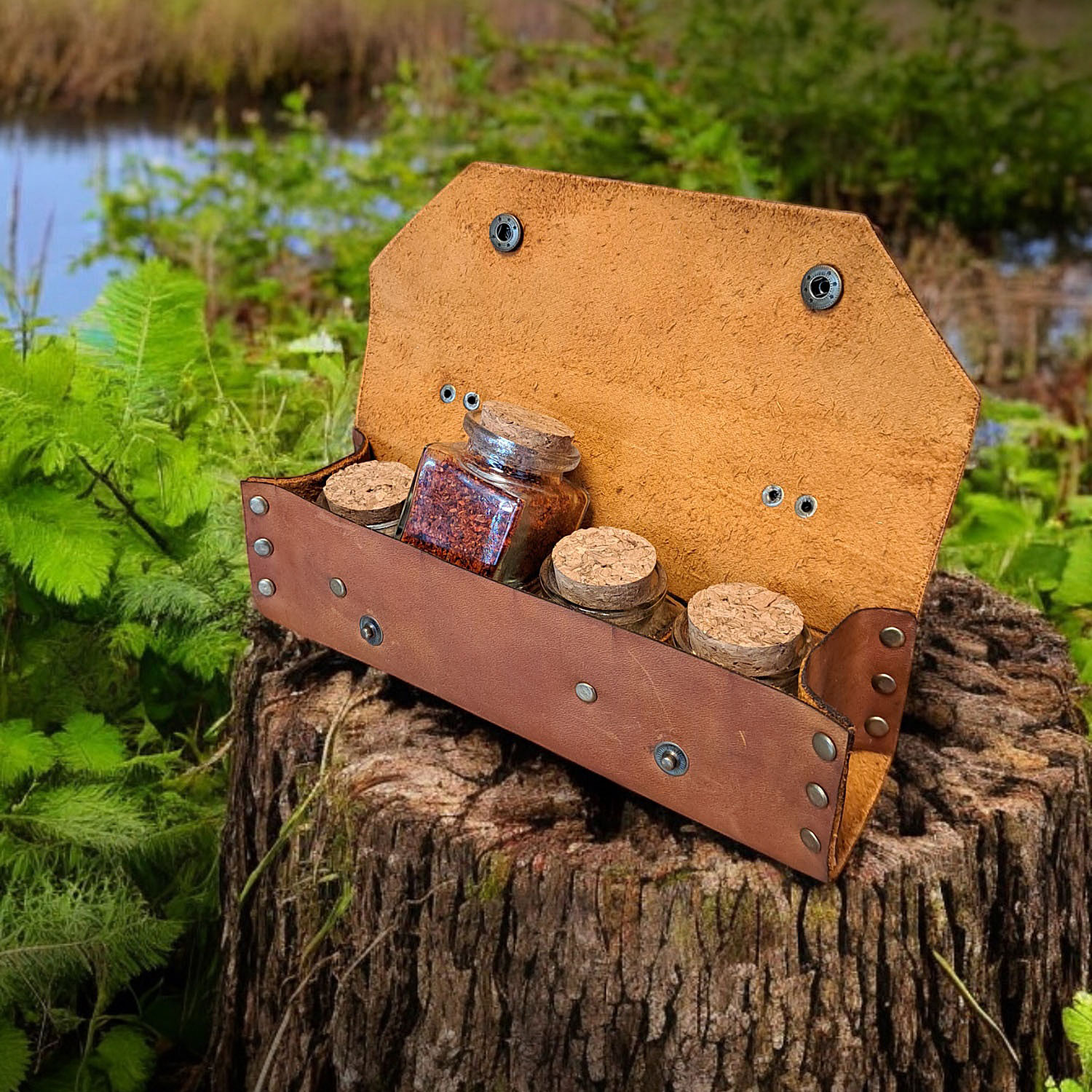 Trabısa El Yapımı Deri Çantalı Kamp Mutfağı Baharatlık Seti