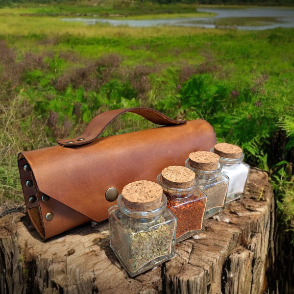 Trabısa El Yapımı Deri Çantalı Kamp Mutfağı Baharatlık Seti