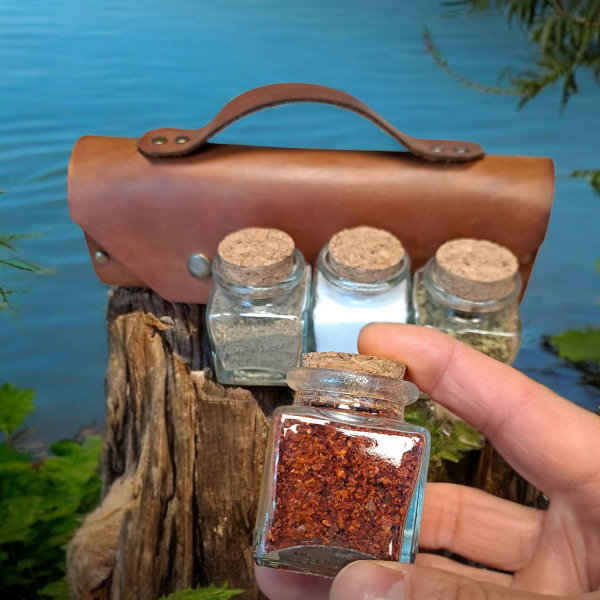 Trabısa El Yapımı Deri Çantalı Kamp Mutfağı Baharatlık Seti